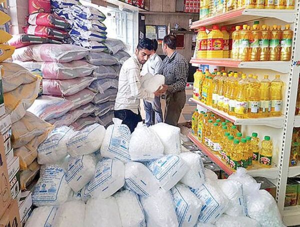 کالاهای اساسی تنظیم بازار در مرودشت در حال توزیع است