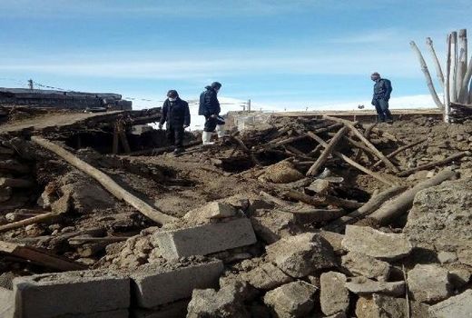 تدوام امداد‌رسانی اکیپ‌های دامپزشکی در روستاهای زلزله‌زده بخش قطور شهرستان خوی 