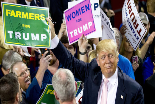 کاهش محبوبیت ترامپ در میان کشاورزان