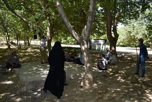 برگزاری کارگاه آموزشی مبارزه با آفات در باغات شهرستان سامان 