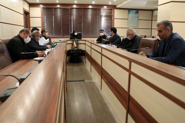 سرمایه گذاران واقعی در بخش گلخانه حمایت می شوند