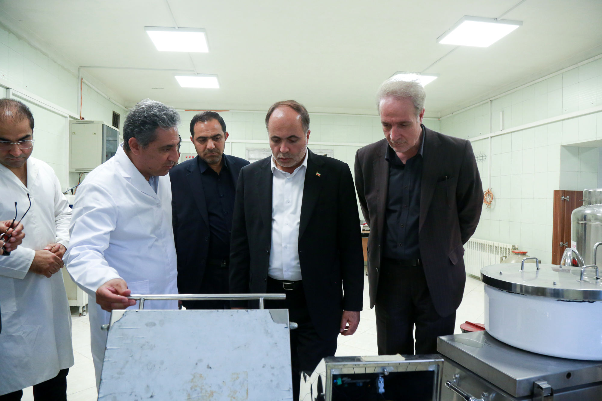 بازدید وزیر جهاد کشاورزی از نخستین مرکز تخصصی تولید و انتقال جنین از گاوهای نژاد ممتاز کشور 
