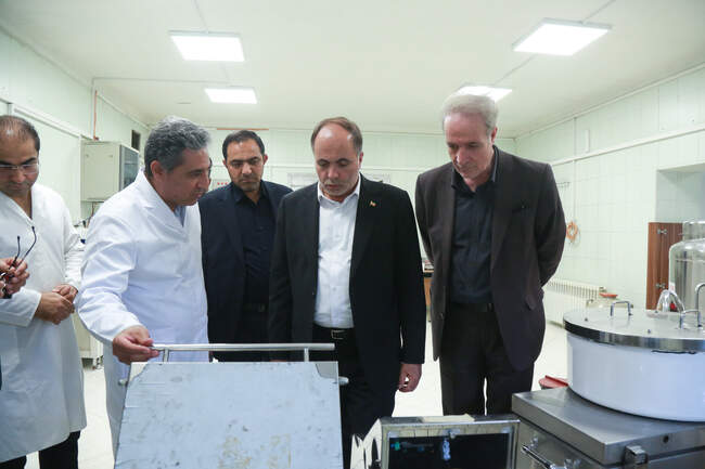  بازدید وزیر جهاد کشاورزی از نخستین مرکز تخصصی تولید و انتقال جنین از گاوهای نژاد ممتاز کشور 