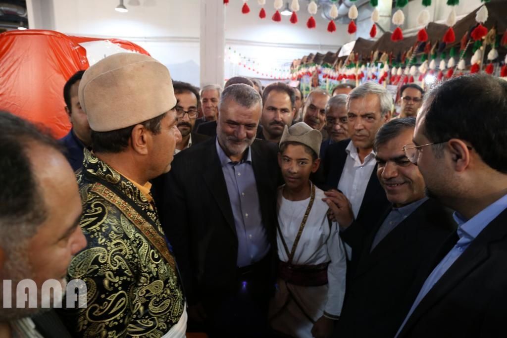 بازدید وزیر جهاد کشاورزی از چهارمین نمایشگاه توانمندی های عشایر و روستائیان