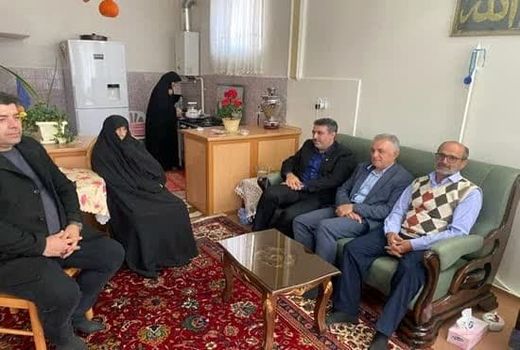 دیدار مدیرکل دامپزشکی استان با خانواده شهید یعقوب شکاری در سراب