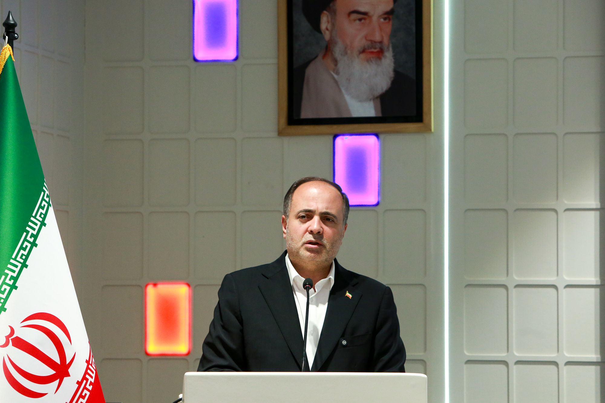  بازدید وزیر جهاد کشاورزی از نخستین مرکز تخصصی تولید و انتقال جنین از گاوهای نژاد ممتاز کشور 