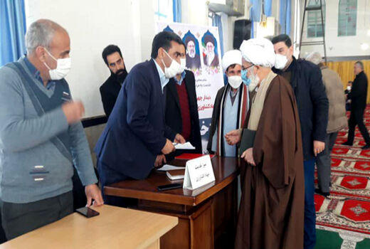میز خدمت یکی از برنامه‌های جهادکشاورزی برای پیوند و ارتباط بیشتر و نزدیکتر بین مردم و مسئولان