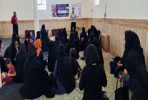 آشنایی مددکاران ترویجی ایذه با پرورش مرغ بومی