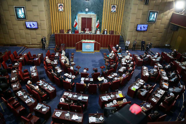 اجلاس خبرگان بدون حضور روحانی آغاز شد