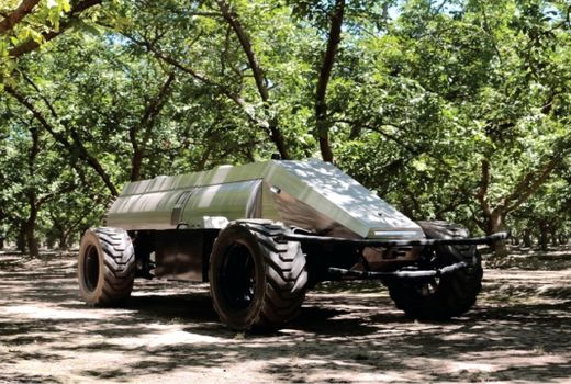 رونمایی از اولین ماشین سمپاشی خودکار در کالیفرنیا