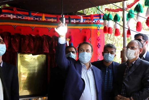  مراسم نمادین تحویل پنل های خورشیدی به عشایر فارس برگزار شد