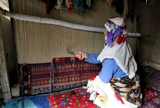 ورود زنان عشایری به بازارهای مجازی برای فروش صنایع دستی