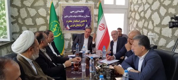 تاکید استاندار آذربایجانغربی بر مدیریت هوشمند ذخیرهسازی و رفع موانع تأمین نهادههای دامی