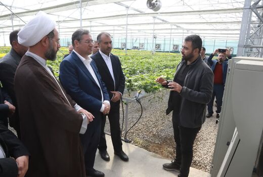 بازدید استاندار آذربایجان‌غربی از گلخانه هیدروپونیک امامزاده غریب حسن ارومیه
