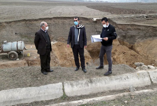 بازدید مشترک مدیریت امور منابع آب شهرستان خداآفرین از پروژه احداث فلوم کانال آبیاری عمومی شهرستان 