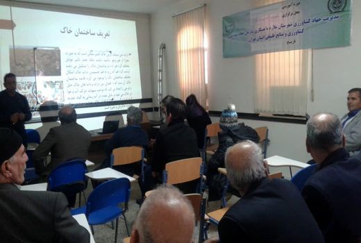 روش‌های استفاده از ادوات کم خاکورزی و بی‌خاکورزی در ملارد آموزش داده شد