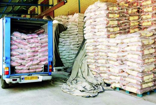 توزیع مرحله دوم اقلام اساسی محرم و صفر به میزان 497 تن در آذربایجان شرقی