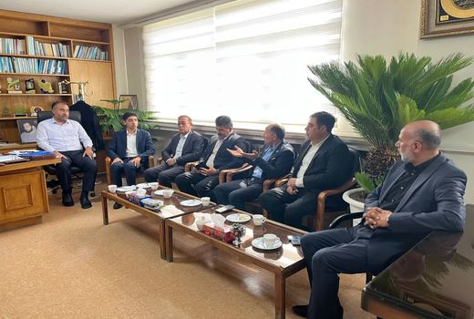 تأکید بر استقرار میز ملی سیب در آذربایجان‌غربی و توسعه زنجیره حمل سرد