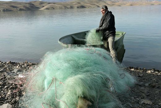 کشف 800متر تور ماهیگیری از متخلفان در کرمانشاه