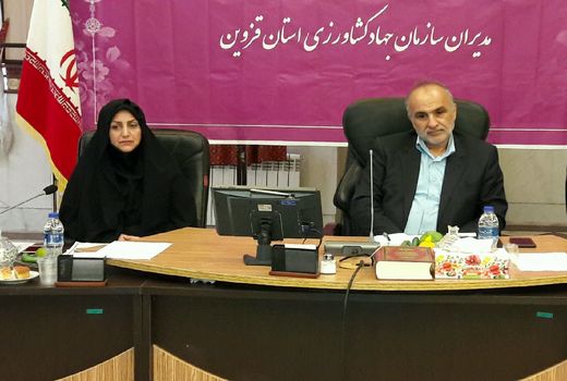 خدمت کردن به بهره برداران بخش کشاورزی عین عبادت است