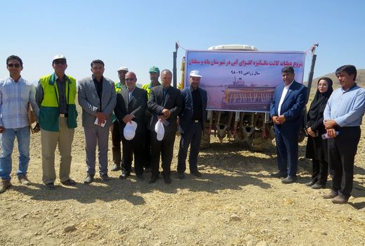 بازدید معاون سازمان نظام مهندسی کشاورزی و منابع طبیعی کشور از کشت مکانیزه  کلزا و شهرک گلخانه ای امام رضا(ع) در خراسان شمالی