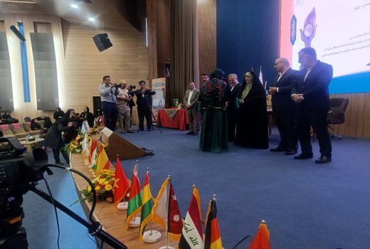 تجلیل از بانوی کارآفرین تکابی در نهمین همایش ملی گرامی‌داشت روز جهانی زنان روستایی و عشایری