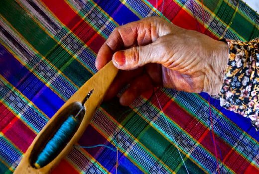 جاجیم و چادرشب؛ بافته‌های فراموش‌شده زندگی کشاورز و دامدار/ صنایع دستی کشاورزی‌محور ایران