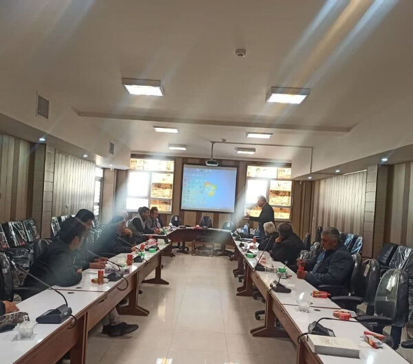 برگزاری کارگاه آموزشی هرس باغات انگور در شهرستان بوئین زهرا