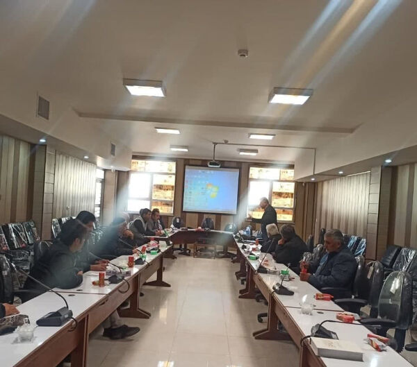 برگزاری کارگاه آموزشی هرس باغات انگور در شهرستان بوئین زهرا