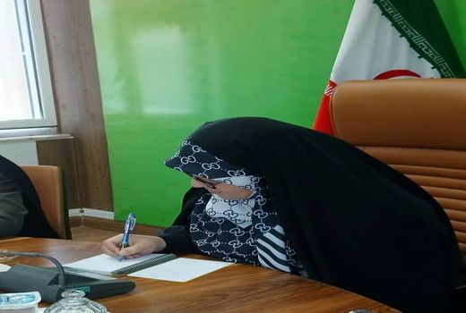 سپیده زده است و ما همچنان ایستاده‌ایم