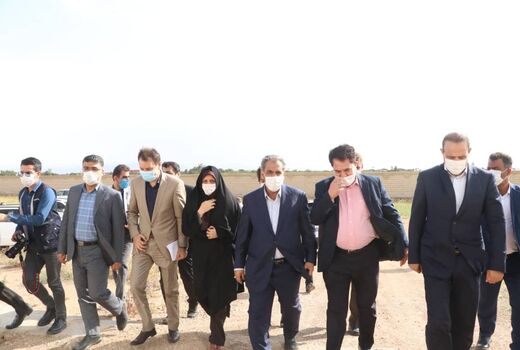 بازدید استاندار قزوین از یک واحد سردخانه در حال احداث در شهرستان تاکستان 