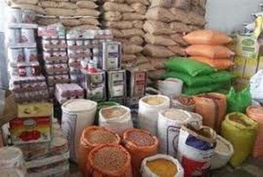 کمبودی در توزیع اقلام اساسی مردم وجود ندارد