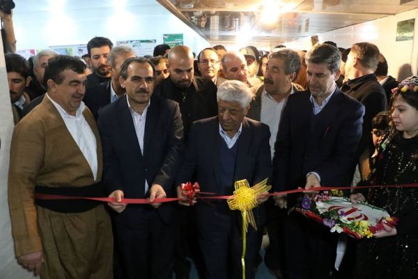 افتتاح کشتارگاه صنعتی گوشت مرغ و طرح گاز رسانی به ۴ روستا در شهرستان پیرانشهر 