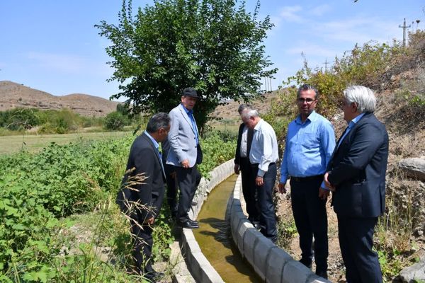 رئیس سازمان جهاد کشاورزی آذربایجان شرقی از فاز ۳ کانال آبیاری عمارت بازدید کرد