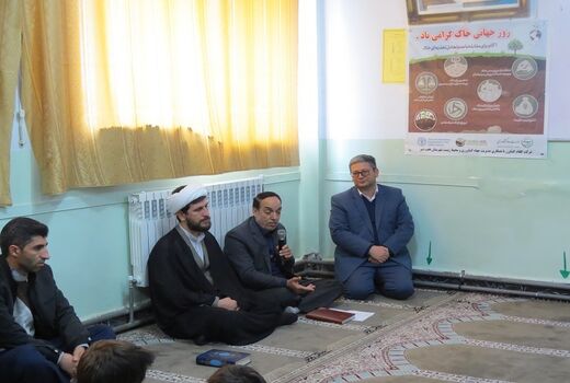 برگزاری مراسم روز جهانی خاک در شهرستان عجب شیر