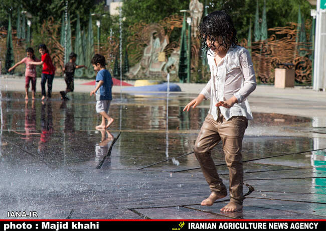 آب بازی در تابستان