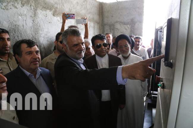 فتتاح مزرعه پرورش میگو توسط وزیر جهاد کشاورزی در ساحل سیریک استان هرمزگان