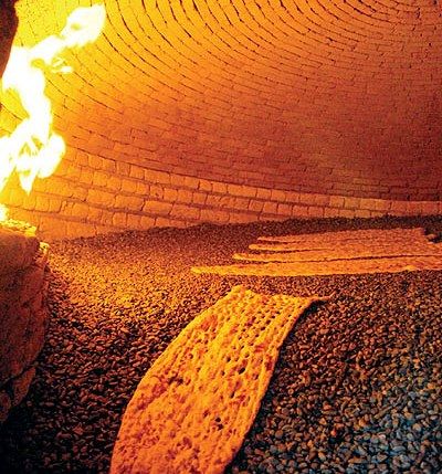 تکذیب سرطان‌زا بودن نان‌های سنتی/ تنور تنها 20 درصد در کیفیت نان تأثیر دارد