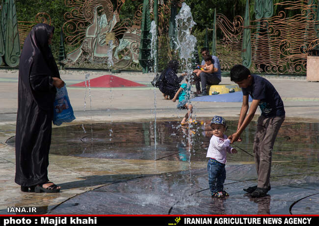 آب بازی در تابستان