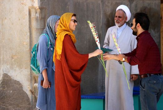 طلاب به شبهات حجاب توریست‌ها پاسخ دادند