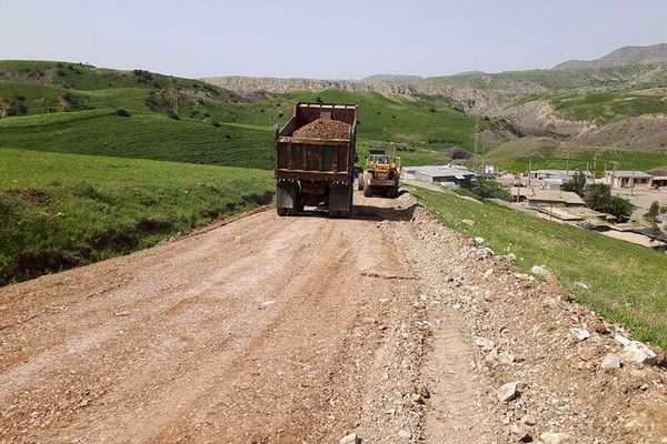 احداث ۵۰ کیلومتر جاده بین‌مزارع در شهرستان فارسان