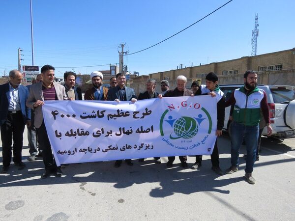 نهالکاری با مجمع فعالان زیست محیطی کشوردر قراء پنجگانه و روستای زاوشت شهرستان بناب