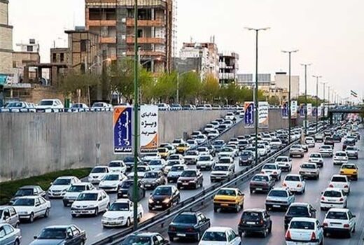 آزادراه تهران-کرج پر ترافیک است