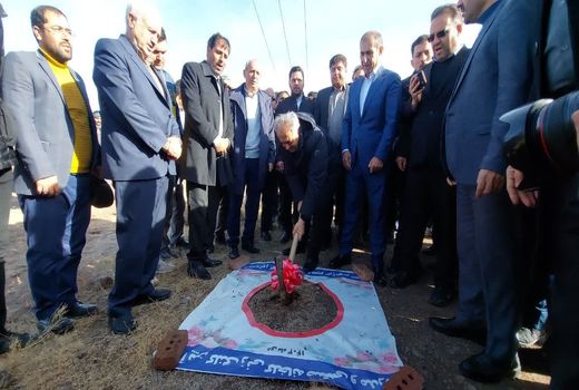 آغاز عملیات اجرایی بزرگترین و مدرن ترین شهرک گلخانه‌ای کشور در سراب