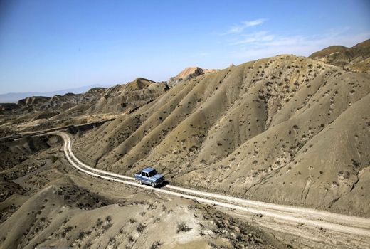 اقتصاد روستا در دست‌انداز جاده‌های خاکی