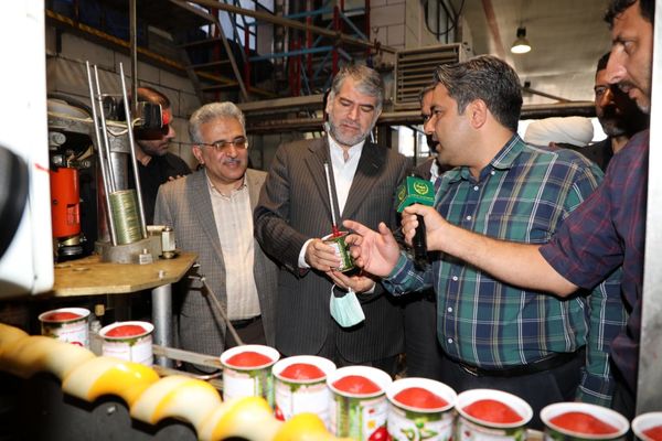 بازدید وزیر جهاد کشاورزی از کارخانه تولید رب در شهرستان فاروج