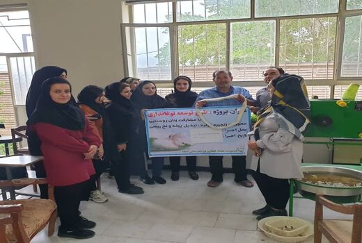 توزیع 100 جعبه تخم نوغان جهت پرورش کرم ابریشم در بین نوغانداران شهرستان جلفا