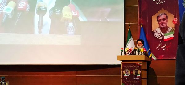  قدردانی از شهدا و رساندن پیام آنان وظیفه همگانی است