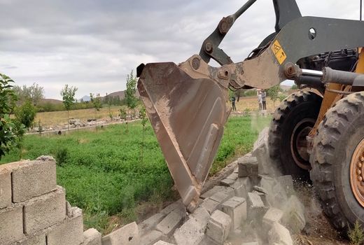 قلع وقمع 41 مورد ازساخت و ساز‌های غیرمجاز در اراضی کشاورزی شهرستان مرند 