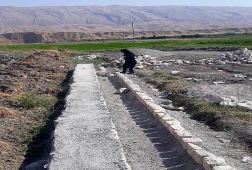 اجرای طرح پوشش کانال‌های سنتی در اراضی روستاهای دهستان زرین‌دشت